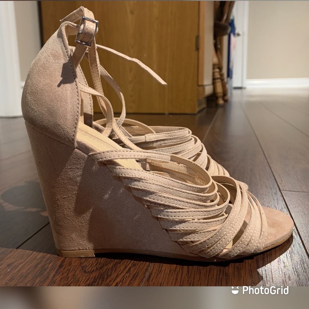 Forever 21 blush colour suede wedges